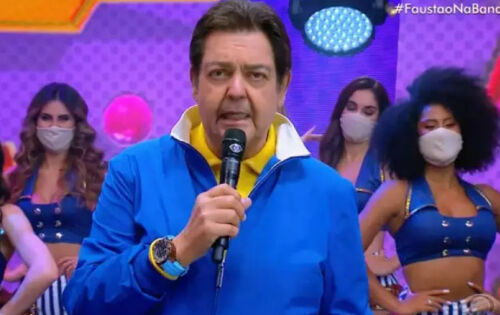 Na tarde do &uacute;ltimo domingo, 25 de fevereiro, Fausto Silva deu entrada no Hospital Israelita Albert Einstein, em S&atilde;o Paulo, em um estado de sa&uacute;de preocupante devido ao agravamento de sua doen&ccedil;a renal. O cen&aacute;rio exigiu uma r&aacute;pida interven&ccedil;&atilde;o m&eacute;dica, e no dia seguinte Faust&atilde;o estava na sala de cirurgia para um transplante de rim. Transpar&ecirc;ncia e prioridade no transplante A Central de Transplantes do Estado de S&atilde;o Paulo foi r&aacute;pida em esclarecer as d&uacute;vidas, afirmando que o processo obedeceu a uma s&eacute;rie de crit&eacute;rios rigorosos para a prioriza&ccedil;&atilde;o de pacientes na fila de transplantes. Faust&atilde;o ocupava a 13&ordf; posi&ccedil;&atilde;o na lista de espera e foi inserido no sistema no dia 6 de fevereiro. &ldquo;Fausto Silva foi submetido ao transplante de rim na &uacute;ltima segunda-feira, dia 26, cumprindo os crit&eacute;rios de prioriza&ccedil;&atilde;o&rdquo;, detalha a Central de Transplantes, refor&ccedil;ando a lisura do processo.(Ofuxico)
