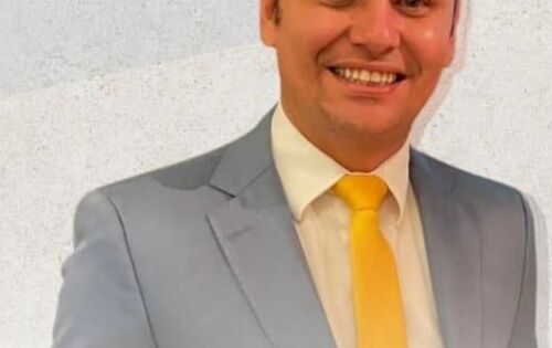 *** Hoje (1), &eacute; um dia para l&aacute; de especial. Hoje &eacute; o dia de comemorar a vida de um dos melhores advogados criminalista de Mato Grosso do Sul, Dr. Alex Viana. Al&eacute;m de excelente advogado, ele tamb&eacute;m assina uma coluna nas nossas p&aacute;ginas impressas todas as sexta-feira. Parab&eacute;ns!!