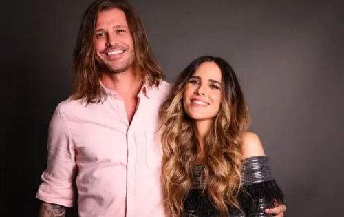 A fofoca quentinha servida! Ap&oacute;s a desclassifica&ccedil;&atilde;o de Wanessa pela den&uacute;ncia de Davi, a cantora apareceu &lsquo;s&atilde; e salva&rsquo; com sua fam&iacute;lia, mas uma coisa chamou aten&ccedil;&atilde;o: onde estava Dado Dolabella? Ele, que sempre teve algo a dizer sobre a participa&ccedil;&atilde;o dela na casa, n&atilde;o apareceu no reencontro e surgiram fofocas e boatos por todos os lados. O coment&aacute;rio deixado por Zilu Camargo, sua m&atilde;e, em uma p&aacute;gina de fofoca chamou a aten&ccedil;&atilde;o e refor&ccedil;ou que o casal est&aacute; numa corda bamba: &ldquo;Ela n&atilde;o est&aacute; com o Dado. E tudo o que ele fala na internet &eacute; em benef&iacute;cio dele. Ele n&atilde;o est&aacute; pensando nela e isso &eacute; muito ruim&rdquo;. (ofuxico) foto:Reprodu&ccedil;&atilde;o