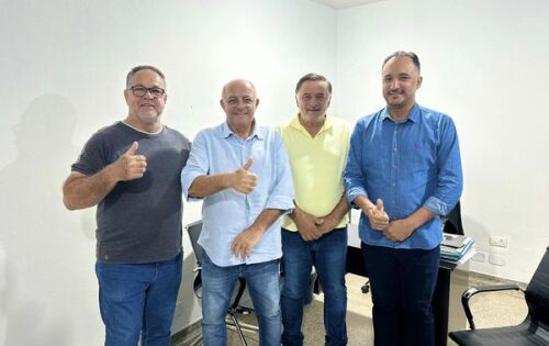 ***Prefeitura e Sindicato dos Servidores Municipais Anunciam Reajuste de 4,62% para Todos os Servidores P&uacute;blicos Municipais de Rio Verde, Ativos e Inativos. Ap&oacute;s negocia&ccedil;&otilde;es e di&aacute;logo entre o Executivo Municipal e o Sindicato dos Servidores e Funcion&aacute;rios P&uacute;blicos Municipais de Rio Verde de Mato Grosso &ndash; SINDRIOVERDE-MS, uma importante reuni&atilde;o ocorreu no &uacute;ltimo dia 13.O foco principal dessas conversas com o prefeito R&eacute;us Fornari foi o pleito pelo reajuste anual referente ao ano de 2023 e a cria&ccedil;&atilde;o de uma Lei para regulamentar a reposi&ccedil;&atilde;o da perda salarial dos anos anteriores, com o intuito de atualizar os sal&aacute;rios dos servidores.