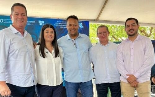 ***O presidente da C&acirc;mara Municipal de Sonora Jansen Peixoto, o vice-presidente F&aacute;bio Sinuca, 1&ordm; secret&aacute;rio Laudir J&uacute;nior e Francisco Deuzimar como 2&ordm; secret&aacute;rio, participaram na quarta-feira (20) da abertura da segunda caravana da Sudeco. O evento tinha como objetivo impulsionar a produ&ccedil;&atilde;o regional de micro e pequenas empresas. Foi um evento muito importante e significativo para fortalecer o setor produtivo local e promover o desenvolvimento econ&ocirc;mico da regi&atilde;o, que contou com a presen&ccedil;a do governador Eduardo Riedel, a superintendente da Sudeco, Rose Modesto, o Ministro da Integra&ccedil;&atilde;o e do Desenvolvimento Regional, Waldez G&oacute;es, o secret&aacute;rio da Casa Civil, Eduardo Rocha e o deputado estadual Rinaldo Modesto, que representou a Assembleia Legislativa de Mato Grosso do Sul.