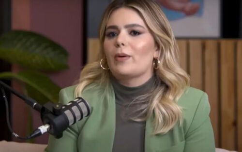 A ex-BBB e influencer digital Viih Tube fez um an&uacute;ncio que pegou todos de surpresa no &uacute;ltimo domingo (24). Atrav&eacute;s de seus perfis no X e Instagram, ela comunicou sua decis&atilde;o de se afastar temporariamente do mundo digital. Mas o que teria inspirado essa escolha? Segundo Viih, uma nova funcionalidade da Alexa, o conhecido dispositivo de intelig&ecirc;ncia artificial da Amazon, foi o estopim para essa decis&atilde;o. &ldquo;Modo Off&rdquo; inspirador &ldquo;Vira e mexe eu pe&ccedil;o dicas para a Alexa, s&oacute; que hoje n&atilde;o &eacute; ela quem est&aacute; respondendo [&hellip;] Gente, como assim a Alexa tirou uma folga? Pode isso? E eu ainda descobri que se voc&ecirc; quiser manter ela off, &eacute; s&oacute; ativar o modo off, quer ver? Alexa, ativa o modo OFF!&rdquo;, revelou Viih em seu perfil do Instagram. Essa curiosidade sobre o &ldquo;modo off&rdquo; de Alexa acabou servindo de inspira&ccedil;&atilde;o para a influencer, que decidiu aplicar a mesma l&oacute;gica &agrave; sua pr&oacute;pria vida online.(OFUXICO)