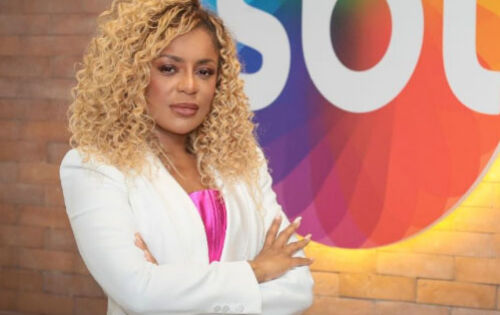 Cari&uacute;cha assinou contrato fixo com o SBT, oficializando seu v&iacute;nculo com a casa para a apresenta&ccedil;&atilde;o do &lsquo;Fofocalizando&rsquo; e demais participa&ccedil;&otilde;es espor&aacute;dicas em outras atra&ccedil;&otilde;es. &ldquo;Nada &eacute; imposs&iacute;vel naquele que cr&ecirc;&rdquo;, celebrou a artista. &ldquo;&Eacute; com muita alegria que agora, oficialmente, temos a Cari&uacute;cha em nosso elenco. O jeito dela divertido, sincero, sem fugir da pol&ecirc;mica, s&oacute; vem a acrescentar &agrave; nossa turma. Ela entende do mundo dos famosos, dos programas de TV e traz uma opini&atilde;o que sempre acaba viralizando&rdquo;, comemorou o diretor do Fofocalizando Marcio Esquilo. (ofuxico) foto: Rog&eacute;rio Pallatta/SBT