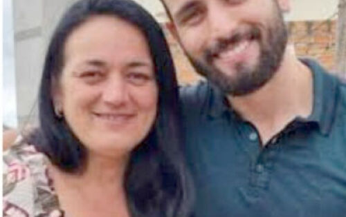 ***Luciene Amaral, m&atilde;e de Matteus, est&aacute; dando o que falar! Isso porque ela decidiu rebater aqueles que apontam a poss&iacute;vel vit&oacute;ria de Davi no BBB, antes mesmo da final ir ao ar. Em uma sequ&ecirc;ncia de v&iacute;deos, Luciene chegou a dizer que as pessoas fazem afirma&ccedil;&otilde;es &ldquo;desumanas&rdquo; e demonstram uma &ldquo;falta de respeito&rdquo;..(ofuxico)