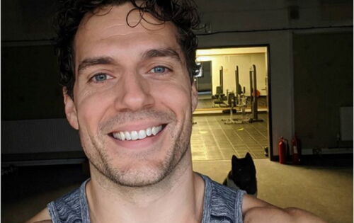 Henry Cavill vai ser pai! O ator de 40 anos confirmou a not&iacute;cia depois de algumas especula&ccedil;&otilde;es sobre sua vida privada. Ele anunciou a novidade durante a estreia de seu novo filme, &ldquo;The Ministry of Ungentlemanly Warfare&rdquo;, na segunda-feira (15 de abril): sua namorada Natalie Viscuso est&aacute; gr&aacute;vida de seu primeiro filho. &ldquo;Estou muito animado com isso&rdquo;, Henry compartilhou em uma entrevista com o programa de televis&atilde;o &ldquo;Access Hollywood&rdquo;. &ldquo;Natalie e eu estamos muito entusiasmados com isso. Tenho certeza que voc&ecirc; ver&aacute; muito mais disso&rdquo;, sorriu.(ofuxico)