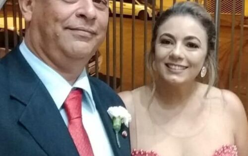 *** Nosso carinho todo especial ao Anderson Dantas Sidrack, Inspetor da PRF aposentado que estar&aacute; recebendo os parab&eacute;ns na quarta-feira (8), por mais um ano de vida. Na foto ao lado da esposa Gisiane Vieira Oliveira. Parab&eacute;ns e que Deus o aben&ccedil;oe com muita paz e felicidades.