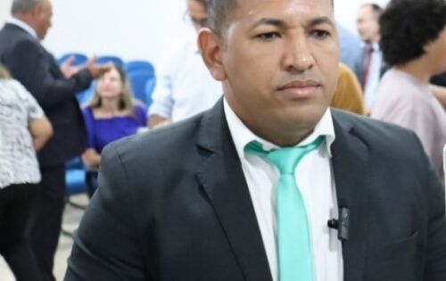 *** O presidente da C&acirc;mara Municipal de Coxim, vereador Ademir Peteca comemora na pr&oacute;xima quinta-feira (30) mais um ano de vida, Parab&eacute;ns! Desejamos felicidades. 