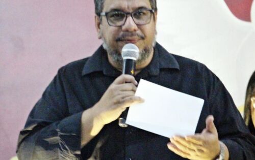 *** Antecipamos nossos parab&eacute;ns ao amigo Augusto Marques que na pr&oacute;xima quarta-feira (19), celebra mais um ano de vida. Augusto tem conquistado admira&ccedil;&atilde;o e respeito dos parceiros da imprensa pela forma respeitosa que atende como assessor de imprensa da prefeitura Municipal de Coxim. Desde j&aacute; desejamos nossos muito sucesso na sua caminhada. Felicidades 