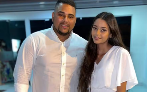 **** A fam&iacute;lia da modelo Yasmin Domminguez, que morreu dormindo, na quinta-feira (11) passada, aos 19 anos, ainda continua sem entender o que ocasionou a morte da jovem. Em conversa exclusiva com a Quem, na tarde desta segunda-feira (15), o pastor e empres&aacute;rio Thiago Delgado Domingues, de 40, pai de Yasmin, revelou o resultado do laudo m&eacute;dico do Instituto M&eacute;dico Legal (IML). No atestado de &oacute;bito, ao qual a reportagem teve acesso, a causa da morte consta como "indeterminada, em depend&ecirc;ncia de resultado laboratorial". "Na verdade, ainda est&atilde;o investigando. Demos entrada em tudo. O que aconteceu &eacute; que, no mesmo dia que ela morreu, fomos ao IML e foi constatado que ela n&atilde;o infartou, n&atilde;o tomou rem&eacute;dio, nada. A causa da morte foi inconclusiva. Ela deitou, dormiu e n&atilde;o acordou mais. Minha filha nunca teve nada, nenhum problema de sa&uacute;de", conta Thiago.
