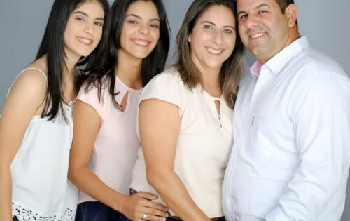 *** Família linda essa do vereador de Sonora ,Alex Rodrigues de Campos e Sandra CristinaAlmeida Campos. Lembrando que neste sábado (31) o vereador Alex celebra mais um ano de vida. Nossos parabéns!! 