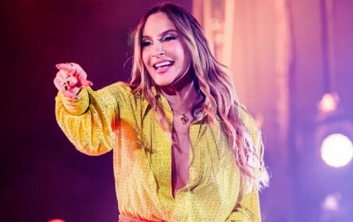 ***Vai ser impossível ficar parado no CarnaUOL 2025! A lista de atrações do festival ganhou o reforço de uma das maiores artistas nacionais: Claudia Leitte. A estrela que tem mais de 20 anos de carreira e é a cara da folia está confirmada no Carnaval mais pop do Universo. O festival acontece em 8 de fevereiro, no Allianz Parque, em São Paulo.