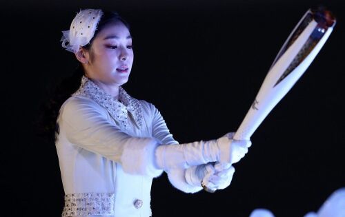 Patinadora sul-coreana acende a pira