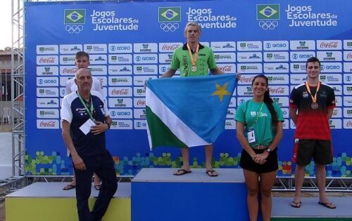 Pedro Pena venceu a prova dos 100m costas, na categoria de 15 a 17 anos.