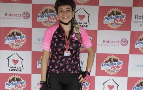 Regianni foi morta no sof&aacute; da casa dos sogros. (Foto: Reprodu&ccedil;&atilde;o Facebook)