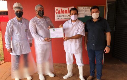 Entrega de t&iacute;tulo de registro em S&atilde;o Gabriel do Oeste