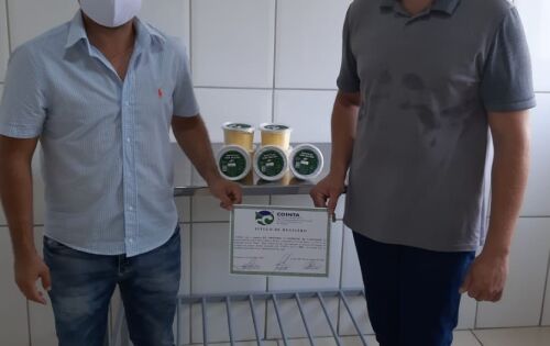 Entrega de t&iacute;tulo de registro em Rio Negro