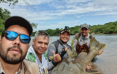 Grupo de pescaria, da esquerda p/ a direita: Jorge, Vanderlei, Rafael e Paulo.