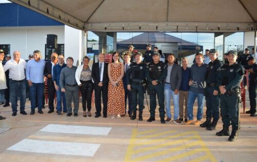 Tamb&eacute;m participaram do evento o Deputado Estadual J&uacute;nior Mochi, as Ju&iacute;zas Tatiane Dias de Oliveira Said e Larissa Luiz Ribeiro, o Comandante do 47&ordm; Batalh&atilde;o de Infantaria, Tenente-Coronel de Infantaria Marcus Vinicyus Alves Ferreira, Delegado Regional, Dr. Arante Fagundes Filho, Prefeitos da Regi&atilde;o Norte de MS, vereadores, autoridades e sociedade.