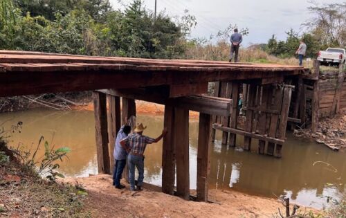 Ponte sobre o C&oacute;rrego da On&ccedil;a
