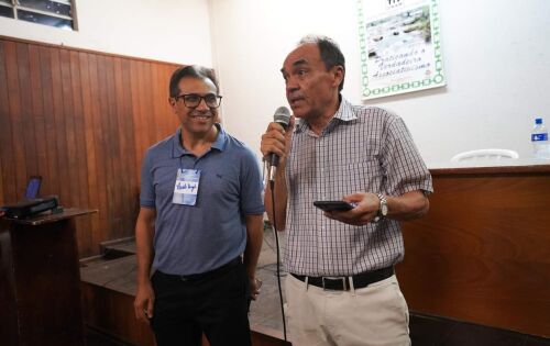 T&eacute;cnico da Subsecretaria de Assuntos Comunit&aacute;rios, Paulo &Acirc;ngelo, ao lado do agora coordenador do Movimento Comunit&aacute;rio da Prefeitura de Rio Verde, Gonzaga Oliveira