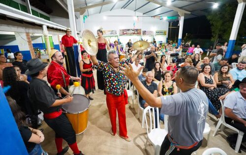 Depois de forma&ccedil;&atilde;o, projeto termina em festa no lugar mais democr&aacute;tico de uma cidade: a feira livre, com apresenta&ccedil;&otilde;es art&iacute;sticas