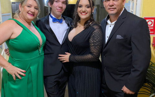 Silvana com seu marido e filhos