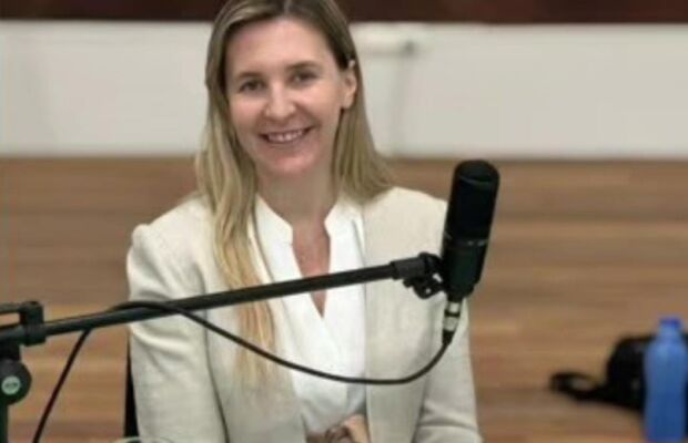 Angela Kwiatkowski:  uma vida dedicada &agrave; educa&ccedil;&atilde;o, ao conhecimento e &agrave; transforma&ccedil;&atilde;o de pessoas