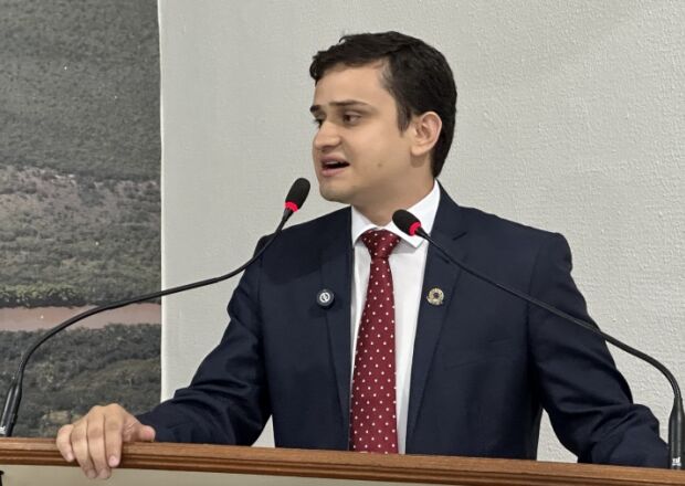 Vereador Luiz Eduardo acompanha demandas da Escola Municipal William Tavares e refor&ccedil;a compromisso