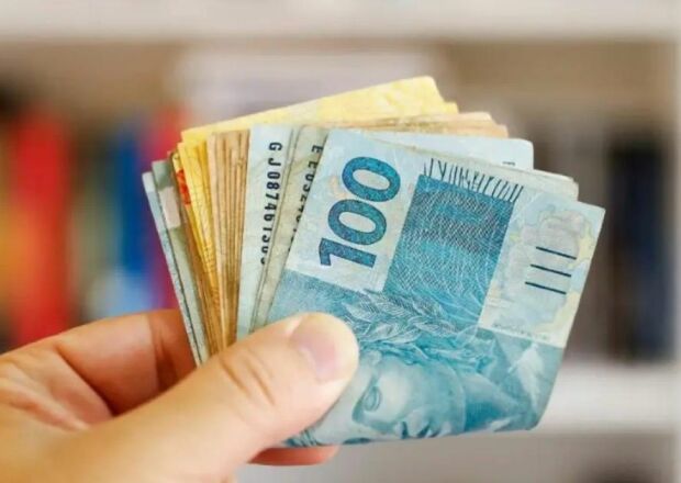 Trabalhadores nascidos em julho e agosto recebem hoje novo lote do abono salarial 