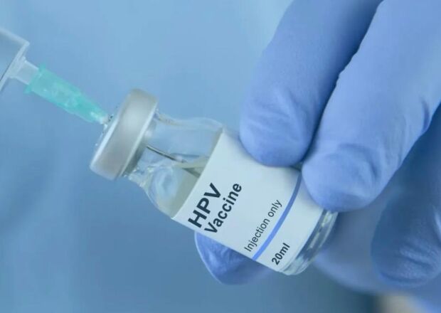 Minist&eacute;rio da Sa&uacute;de prorroga vacina&ccedil;&atilde;o contra HPV para jovens de 15 a 19 anos at&eacute; o fim de 2026
