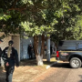 Filho encontra pais mortos dentro de casa; pol&iacute;cia investiga feminic&iacute;dio
