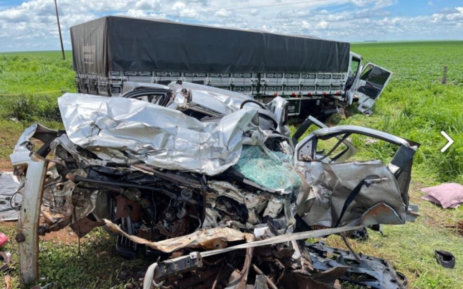 Três pessoas morrem em acidente entre caminhão e camionete na BR-163, em Sonora