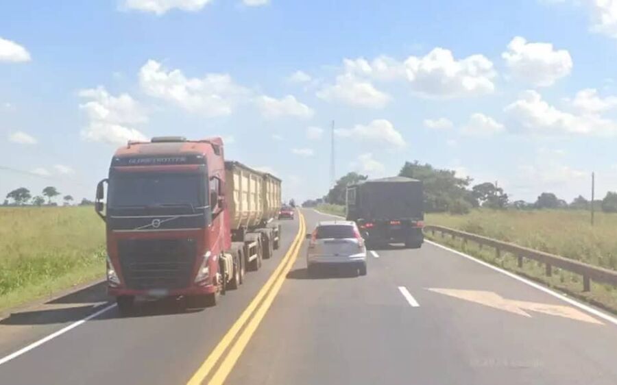 Irmão de ex-deputado e esposa morrem após carro aquaplanar e bater em guard rail