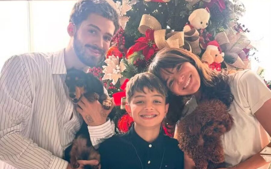 Bruna Marquezine confere 1ª eucaristia de irmão de João Guilherme