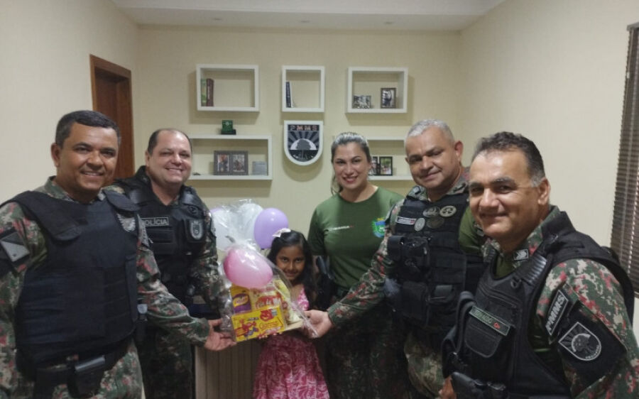 Fã mirim da Polícia Militar Ambiental ganha surpresa e presentes no dia no seu aniversário