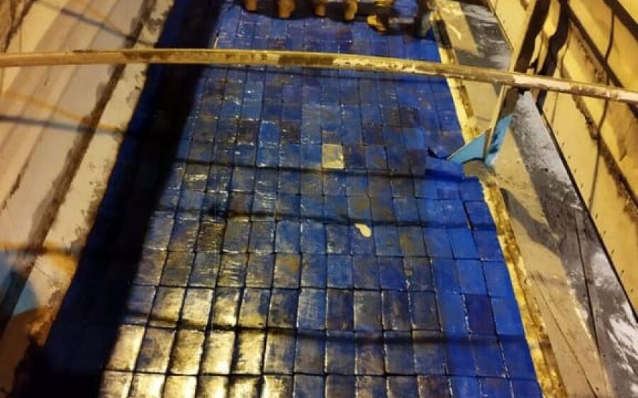 PRF apreende 426 kg de cocaína escondidos em caminhão carregado com calcário na BR-163