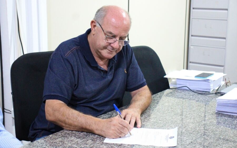 Prefeito Réus Fornari Assina Ordem de Serviço para Construção de UBS no Bairro Jardim Semiramis
