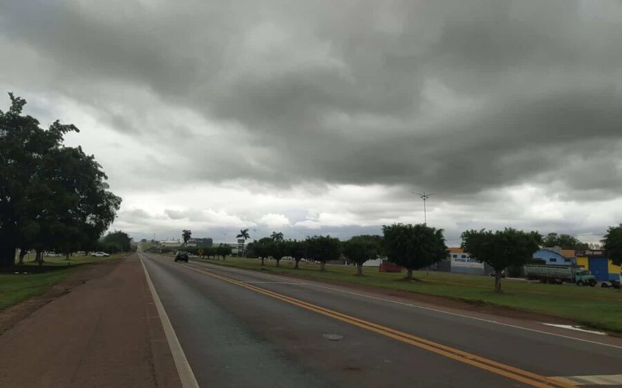 Semana começa com calor intenso e alerta de chuvas fortes em Mato Grosso do Sul
