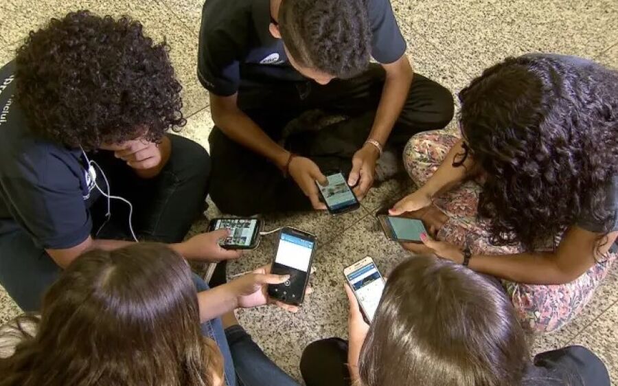 Volta às aulas sem celular: saiba como vai funcionar a nova lei