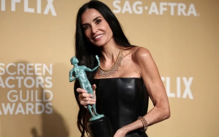 Demi Moore leva prêmio e chega favorita ao Oscar; veja lista completa de vencedores