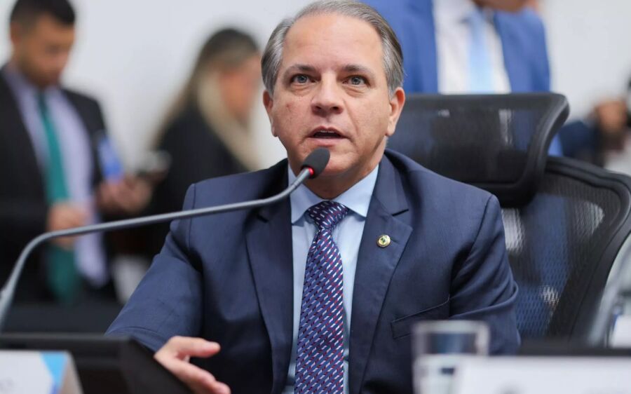 Deputado quer proibir músicas com apologia ao crime, sexo e droga nas escolas públicas de MS