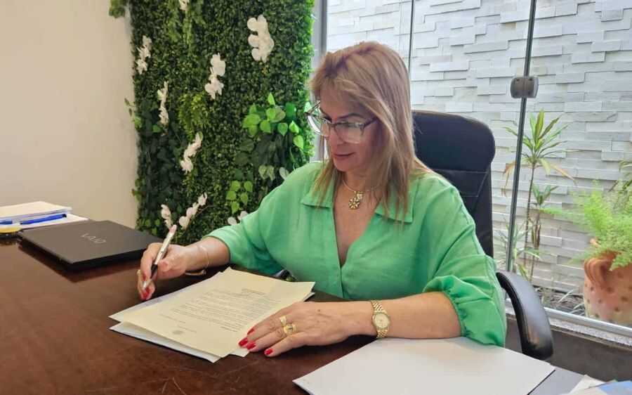 Prefeita de Sonora assina ordem de serviço para construção da rede elétrica do Polo Industrial