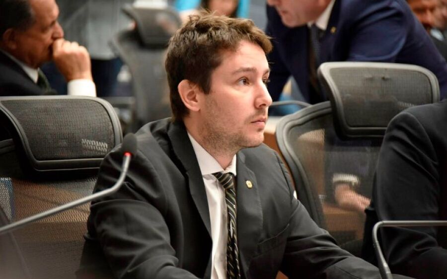 Matéria veda contratação pelo Poder Público de shows com apologia a atividades ilícitas