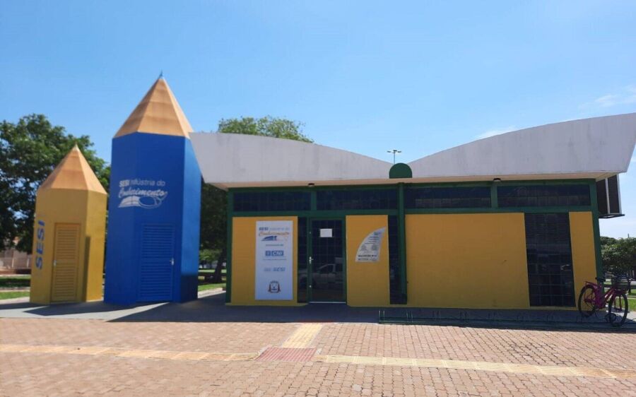 Biblioteca Sesi ensina de graça idosos a usar internet e computador em Coxim