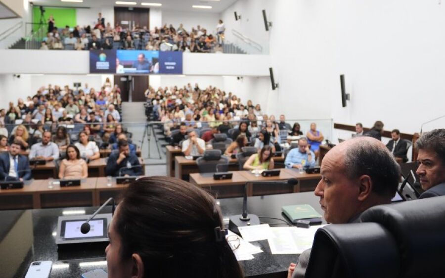 ALEMS debate desafios da educação e regulamentação do uso de celulares nas escolas