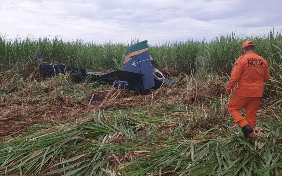 Piloto morre em queda de avião agrícola
