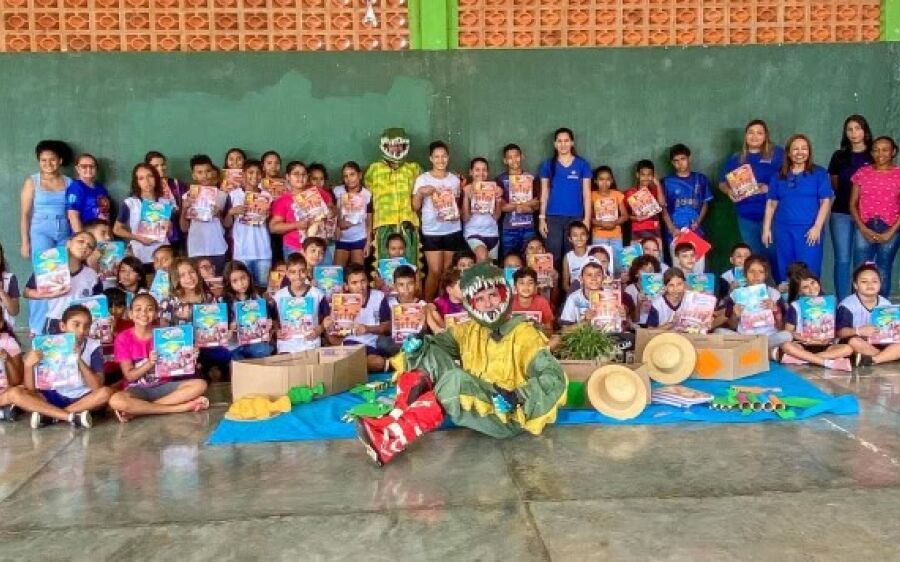 Alunos da rede municipal de Rio Verde de MT recebem livros para educação socioemocional