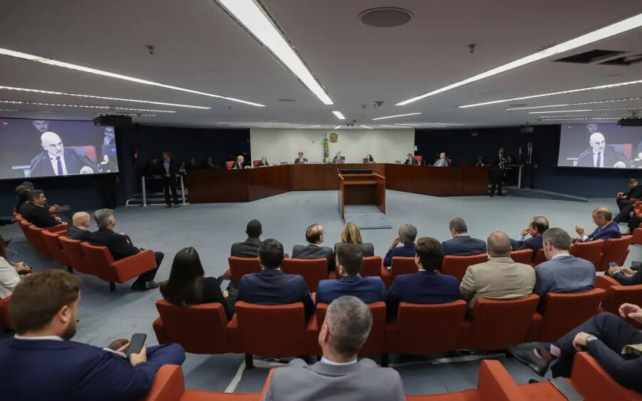 Por unanimidade, turma do STF torna Bolsonaro e mais 7 réus por golpe