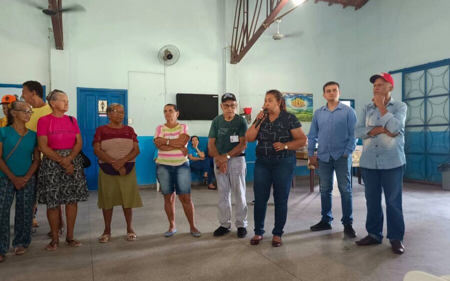 Comunidade mobiliza-se pela
permanência de rudinei vendrusculo na Assistência Social