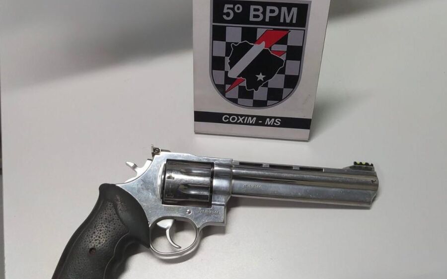 Funcionário furta arma de patrão enquanto ele recebe atendimento médico em Coxim